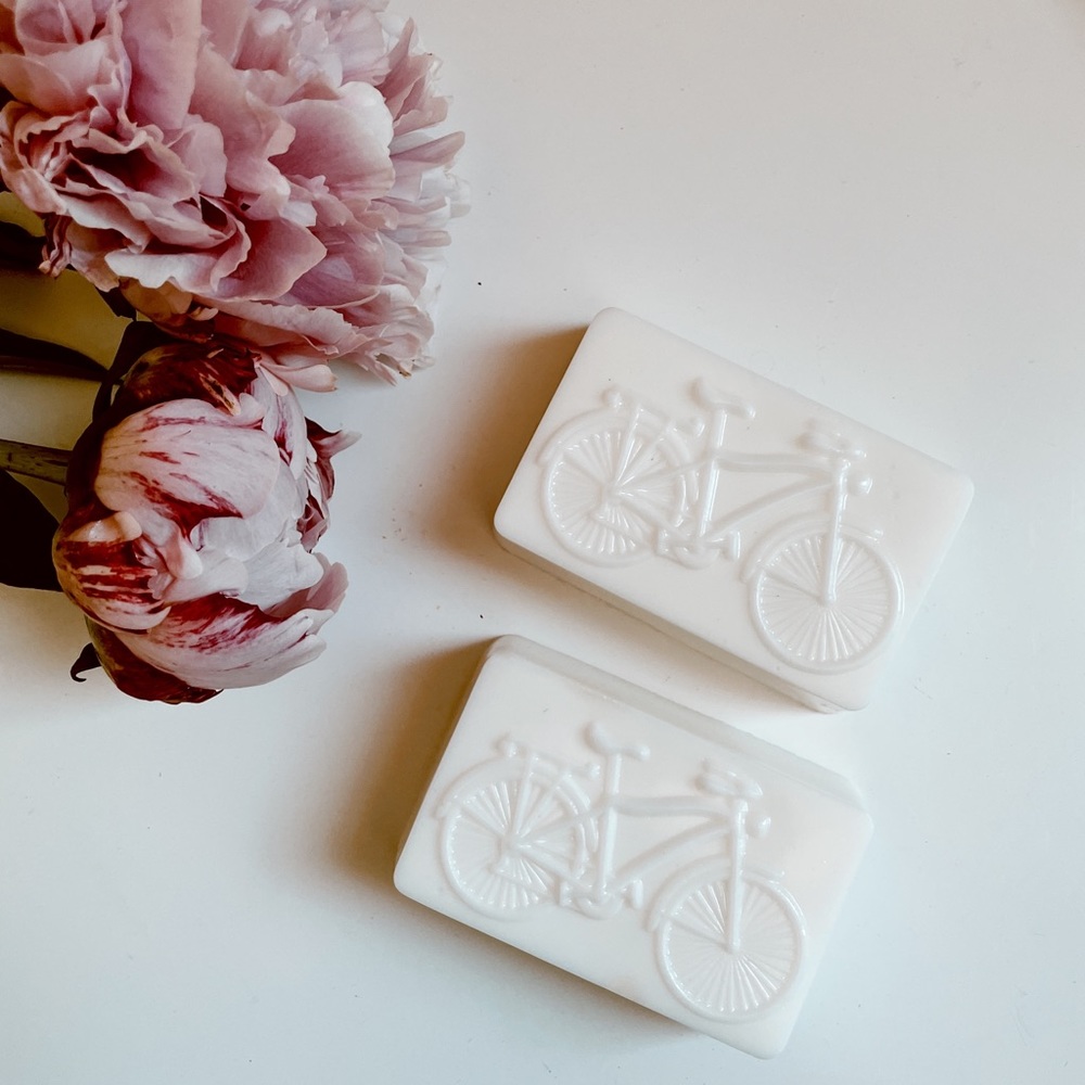 Set of 2/Organic goats milk/hemp oil soap handmade